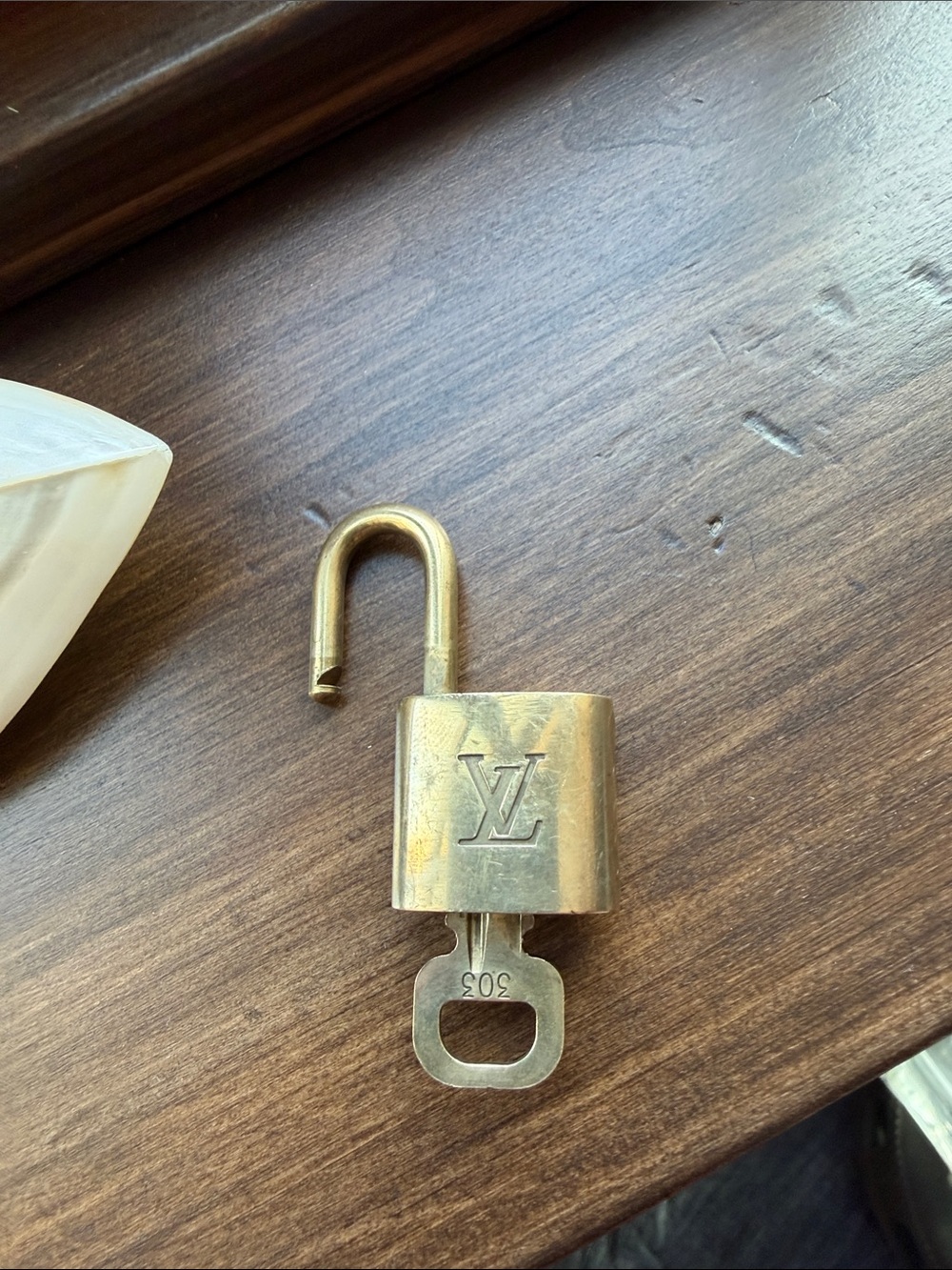 “Authentic Louis Vuitton Lock And Key 🔐 Set - Picture 5 of 5